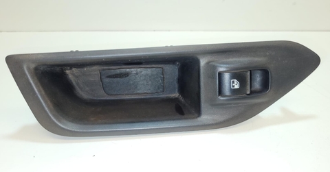 Moldura C/Botão Vidro Elétrico Tras.Esq Strada Cab. Dupla 23