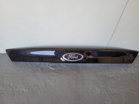 Friso Tampa Traseira Ford Focus Hatch 2014 Com Detalhes