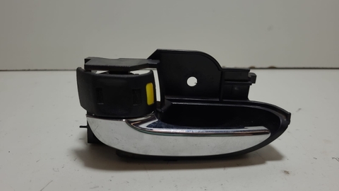 Maçaneta Interna Diant. Esquerda Etios Sedan 2015 Detalhe