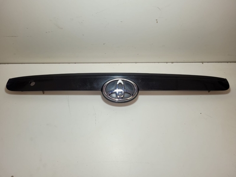 Moldura Tampa Traseira Toyota Fielder 2005 7680102230