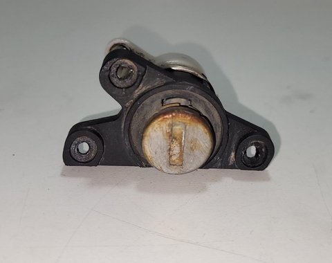 Cilindro Miolo Tampa Traseira Fiat Idea 2004/08 8653200