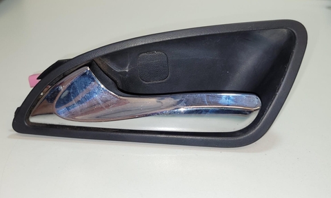 Maçaneta Interna Tras.Esq Hyundai HB20 2013/18 82611RH000