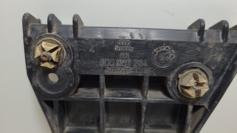 Suporte Guia Parachoque L.D Audi A4 1997 8D0807284