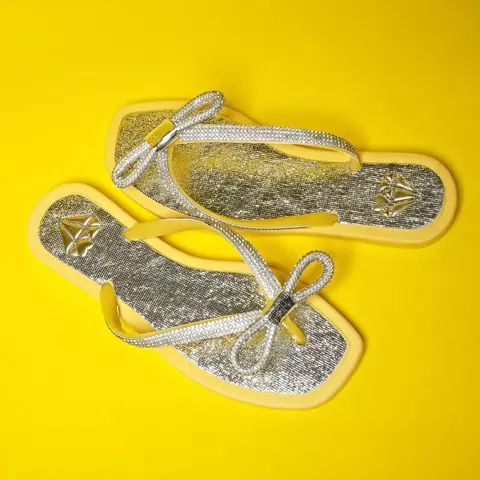 Chinelo Metalizado com Laço - Frete Grátis