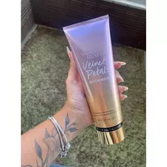 Victoria's Secret Velvet Petals Shimmer na internet