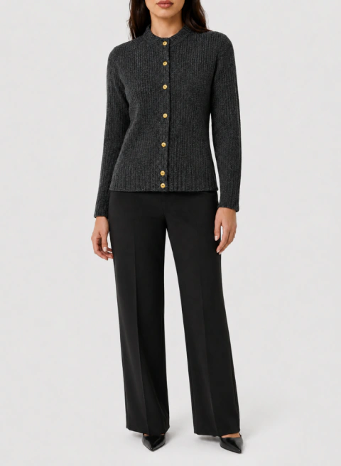 Cardigan Feminino em Malha Texturizada Cinza Chumbo com Botões Dourados - comprar online