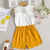Conjunto Infantil Blusa com Gola de Renda e Short Mostarda — Conforto e Estilo - comprar online