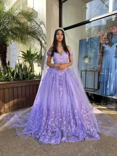 Vestido Debutante Lilás Encantado com Capa Removível