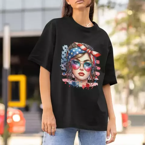 Camiseta Feminina GuGi Algodão Estampa Fashion Girl Óculos Lenço Bandeira USA Casual Moderna Estilosa