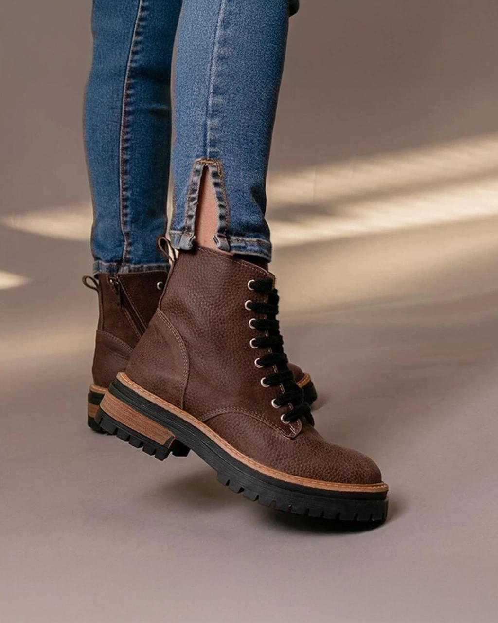 Borcegos de cuero Reiko cafe