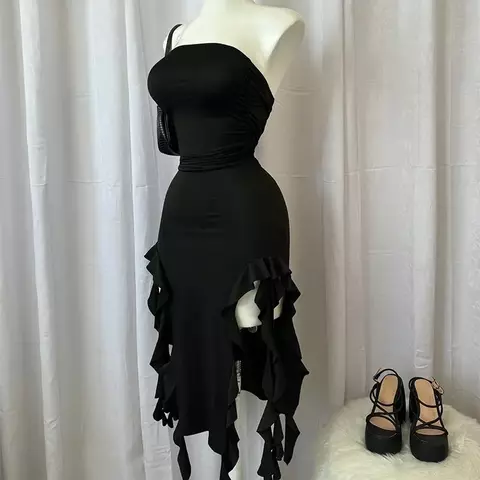 Vestido tubinho tomara que caia com babado franjado, Efeito Modeladodr