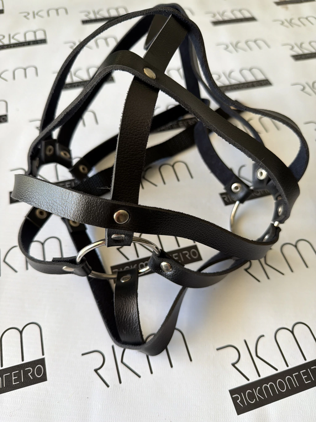 Máscara tiras e argolas