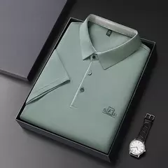 Novo negócio masculino casual camisa de manga curta com emblema cor sólida camisa polo moda respirável confortável versátil topo