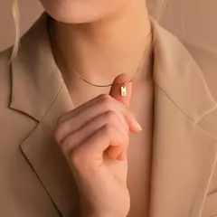 Pequeno quadrado letra inicial colares banhado a ouro aço inoxidável gravado carta colar estético jóias de aniversário - comprar online