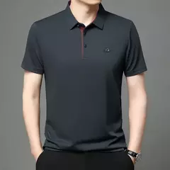 Novo negócio masculino casual camisa de manga curta com emblema cor sólida camisa polo moda respirável confortável versátil topo - comprar online