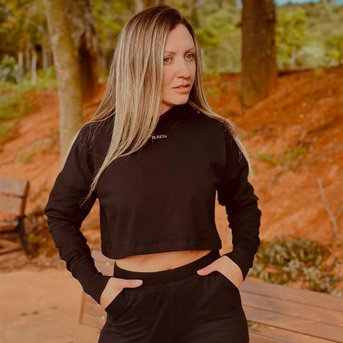 Cropped Manga Longa com Capuz Preto