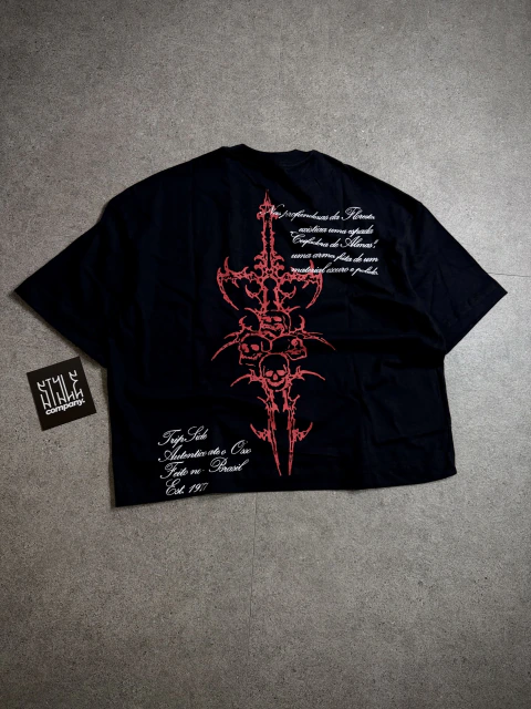 CAMISETA OVER BOXY “NAS PROFUNDEZAS” - PRETO