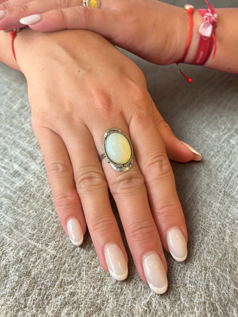 Opalina | Piedra luna - Amuleto de Energía Femenina y Protección