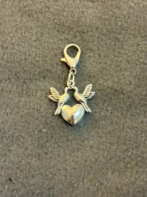 Charm Colibríes & Corazón