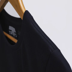 Imagem do Camiseta preta com bordado e silk laranja - 100% algodão