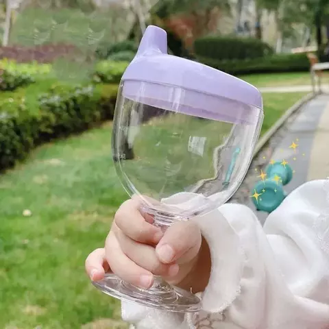 Copo infantil em formato de cálice - Bebê 150ML