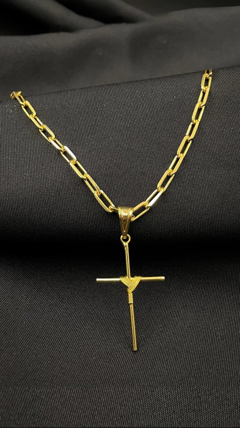 CORRENTE CADEADO LONG 5MM + PINGENTE CRUZ PALITO - BANHADOS A OURO 18K