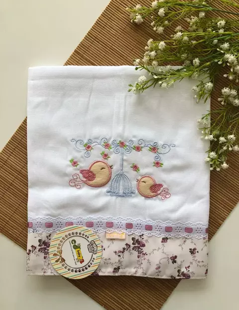 Toalha Fralda Bordada Jardim Floral Pássaros - comprar online
