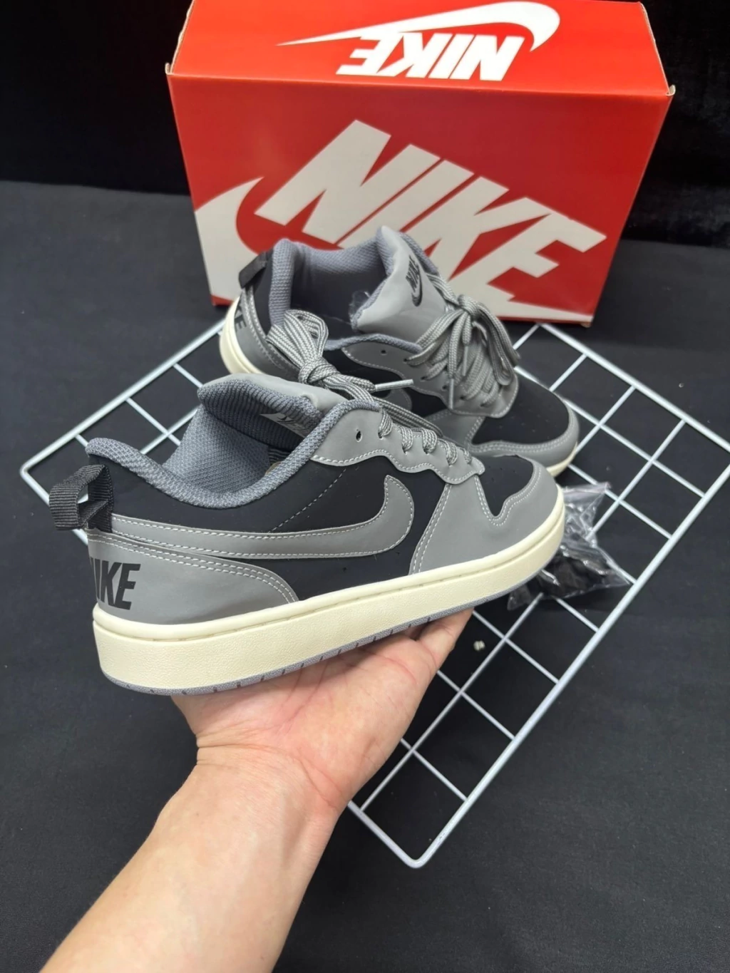 NIKE COURT VISION BOROCH