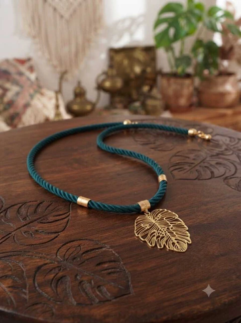 Colar cordão de São Francisco e Folha de ouro