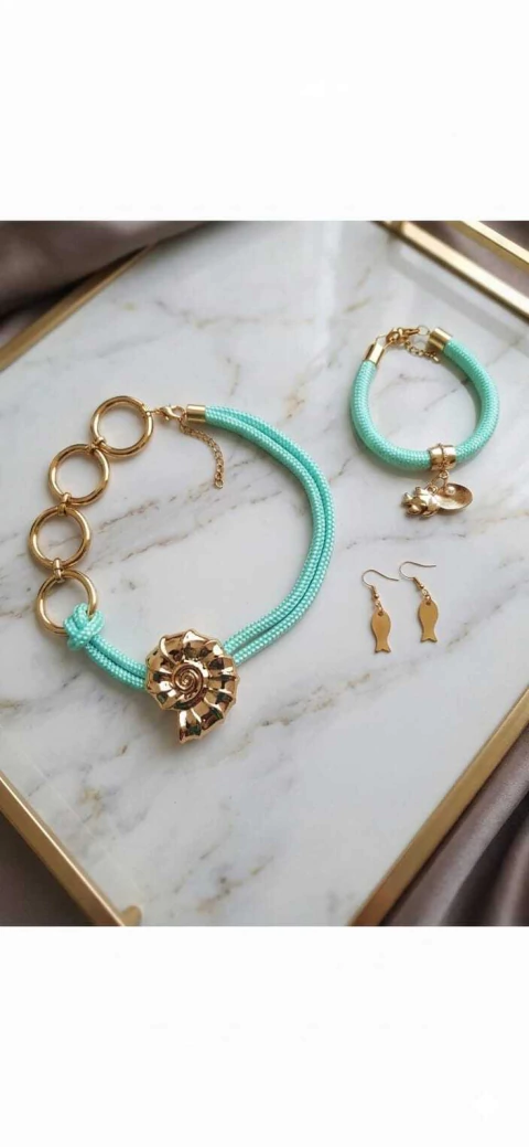 Conjunto de corda náutica e pingentes do mar banhados