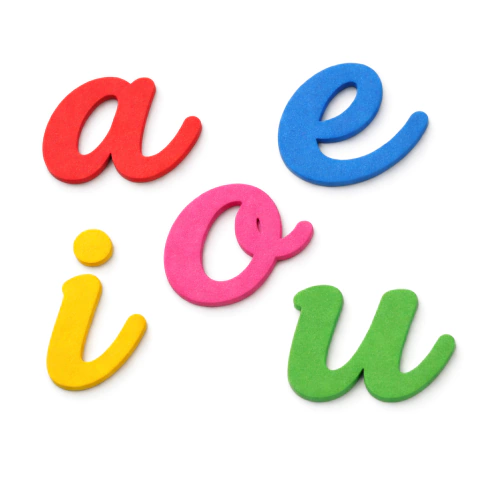 Apliques de Vogais em EVA Cursiva 5 cm – Coloridas – 20 Unidades
