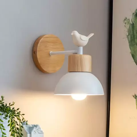 Arandela LED Nórdica em Madeira – Design Moderno com Detalhe de Pássaro - comprar online