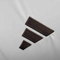 Camisa Real de Madrid I 25/26 - Torcedor Adidas Masculina - Branca com detalhes em cinza e amarelo - EM SPORTS