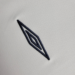 Camisa Retrô Seleção da Inglaterra I 2005 - Masculina Umbro - Branca com detalhes em vermelho - EM SPORTS