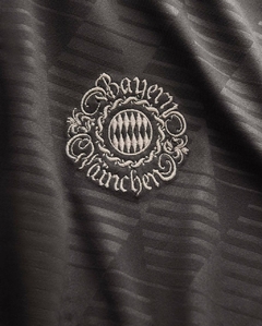 Camisa Bayern de Munique Edição especial Oktoberfest 24/25 - Torcedor Adidas Masculina - Preta com detalhes em bege na internet