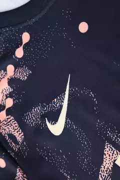 Camisa Chelsea Pré-jogo 24/25 - Torcedor Nike Masculina - Azul com detalhes em salmão na internet