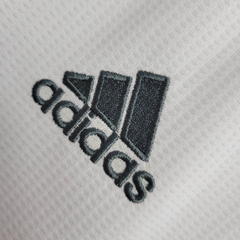 Camisa Retrô Real Madrid I 15/16 - Masculina Adidas - Branca com detalhes em cinza - EM SPORTS