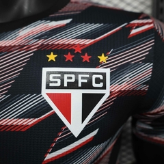 Camisa São Paulo Treino 24/25 - Jogador New Balance Masculina - Preta com detalhes em vermelho e branco na internet