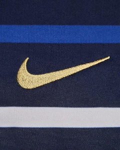 Camisa Seleção França Pré-jogo I 24/25 - Torcedor Nike Masculina - Azul com detalhes coloridos na internet