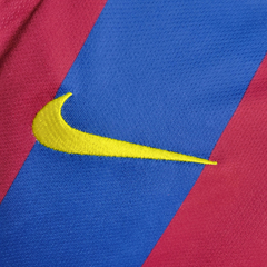 Camisa Retrô Barcelona I 2006 - Masculina Nike - Vermelha e azul com detalhes em amarelo - loja online