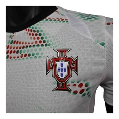 Camisa Seleção Portugal II 25/26 - Jogador Puma Masculina - Branca com detalhes em verde e vermelho - loja online