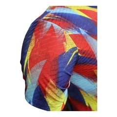 Camisa Arsenal Pré-jogo 25/26 - Jogador Adidas Masculina - Azul e vermelha e amarela