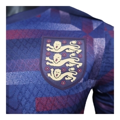 Camisa Seleção Inglaterra Treino 24/25 - Jogador Nike Masculina - Roxa com detalhes em vermelho - loja online