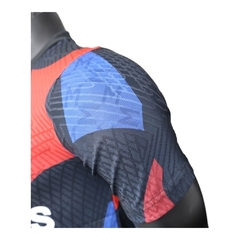 Imagem do Camisa Manchester United Treino 25/26 - Jogador Adidas Masculina - Azul com detalhes em vermelho