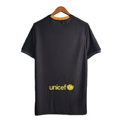 Camisa Retrô Barcelona III 13/14 - Masculina Nike - Preta com detalhes em amarelo e vermelho - comprar online