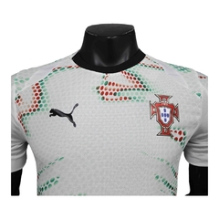 Camisa Seleção Portugal II 25/26 - Jogador Puma Masculina - Branca com detalhes em verde e vermelho - comprar online
