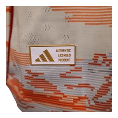 Camisa Bayern de Munique II 25/26 - Jogador Adidas Masculina - Bege com detalhes em vermelho e azul - loja online