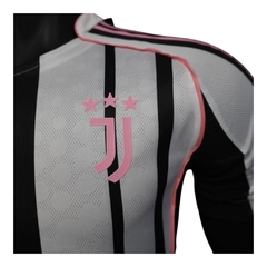Camisa Juventus I 25/26 - Jogador Adidas Masculina - Preta e branca com detalhes em rosa - EM SPORTS