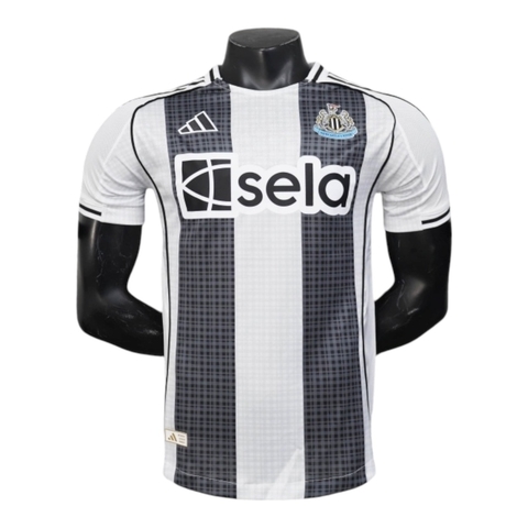 Camisa Newcastle I 25/26 - Jogador Adidas Masculina - Branca e preta com detalhes em azul