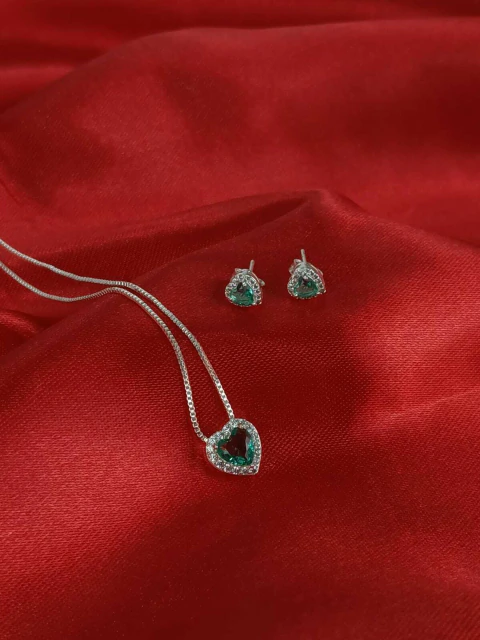 Conjunto Coração Cravejado Verde Colar +Brinco Banhado a Prata 925